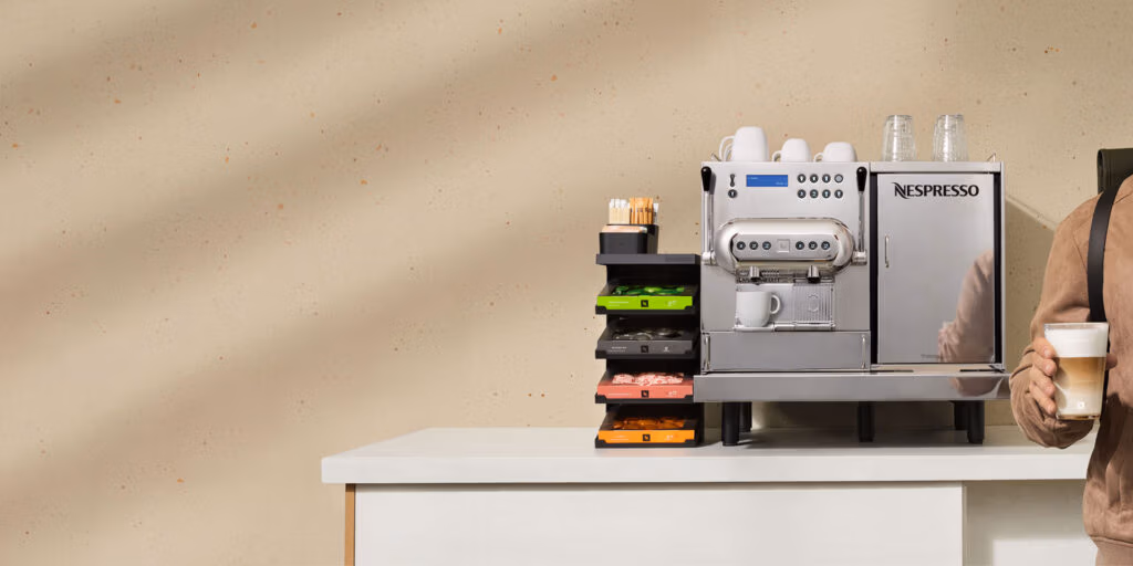 Nespresso Professional Aguila 220 kahvilaite. Tyylikäs ja helppokäyttöinen. 2 kahvipäätä. Suora vesiliitäntä.